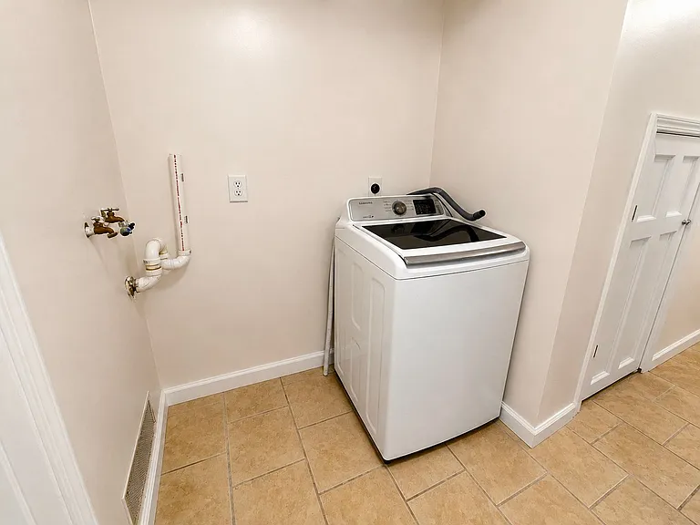 217 E Whitesboro St — Photo 28