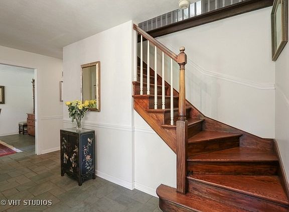 2nd image of 1361 W Estate Ln E