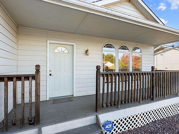 4th image of 3512 E 50th Ave
