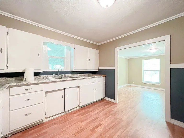 636 N Wilcox St — Photo 6