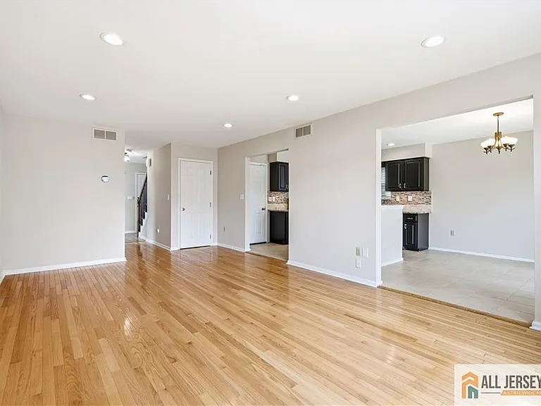 55 Parsler Pl — Photo 4