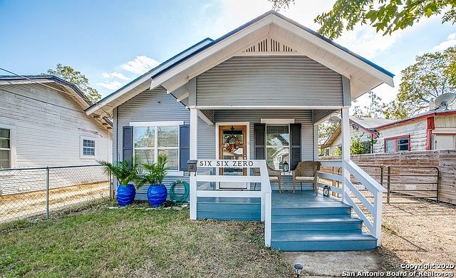 1st image of 660 Thompson Pl