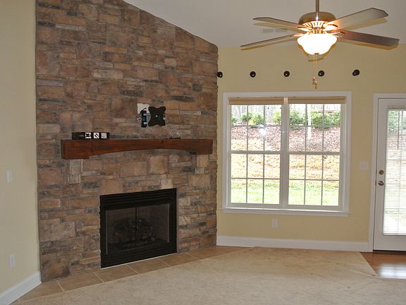 2nd image of 110 Parkview Dr