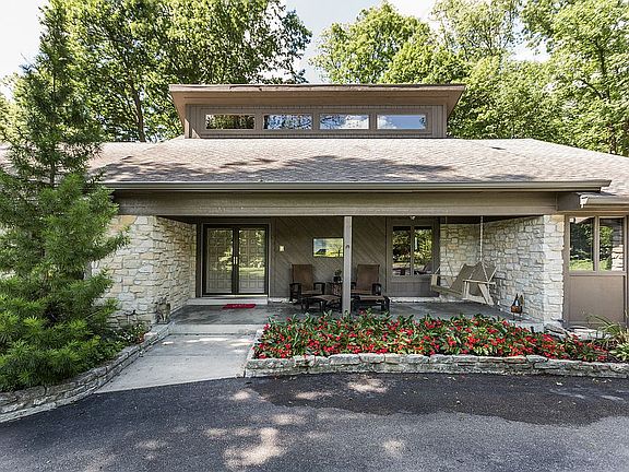 2nd image of 55 Blackstone Pl