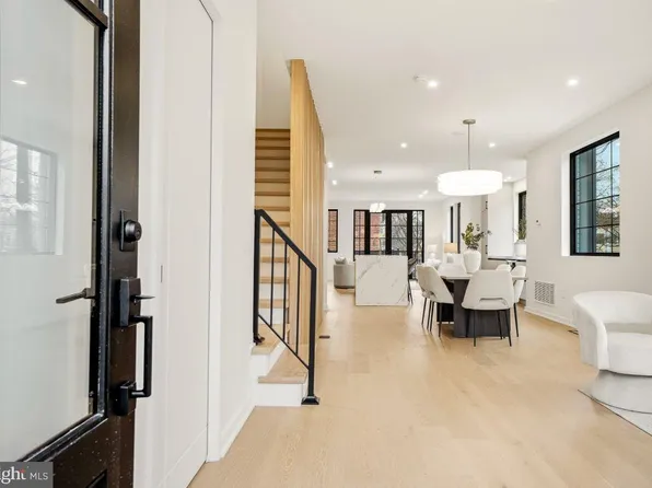 3554 T St NW, Washington, DC 20007