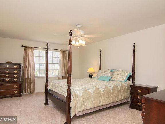 4th image of 810 Falcon Dr
