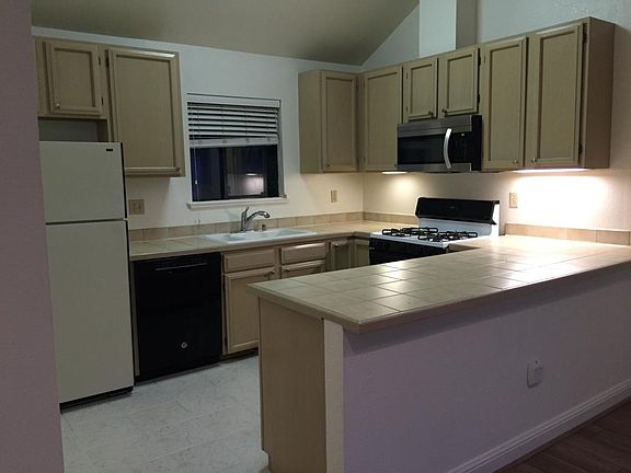 5th image of 912 Meadowsweet Dr