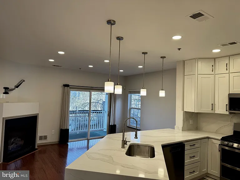 20240 Macglashan Ter #2203 — Photo 15