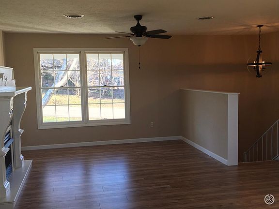 4th image of 907 Houston Dr