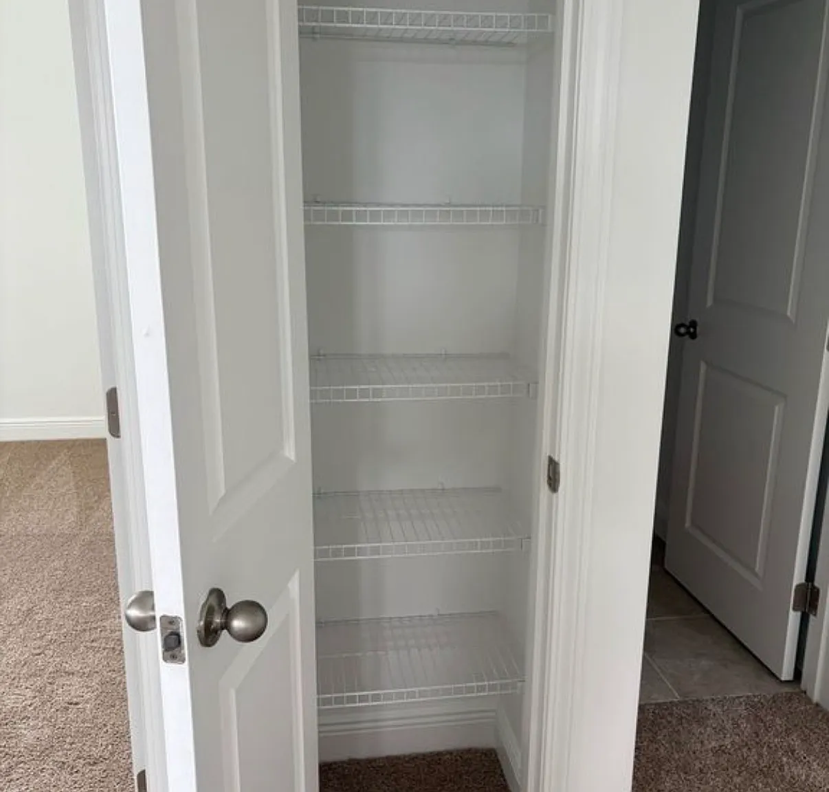 4 bed, 2.5 bath, 2100 sqft, $3,300 — Photo 4