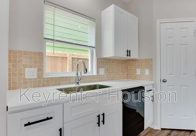 8203 Woodlyn Rd #C — Photo 44