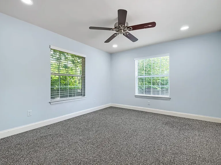 114 Conway Dr — Photo 11
