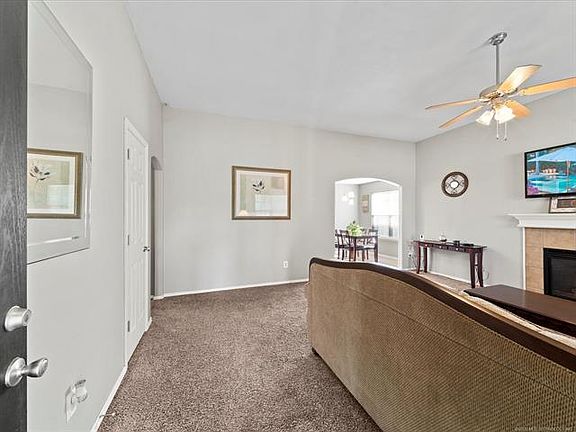 5th image of 20209 E 43rd St