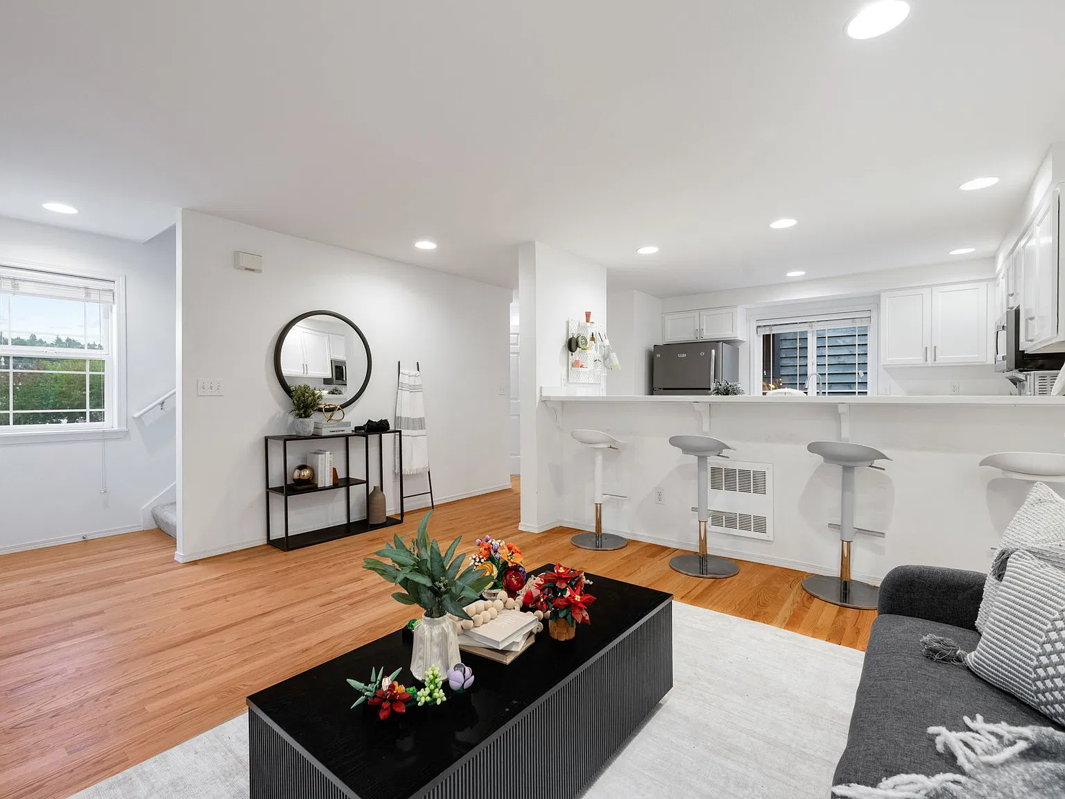 2 bed, 1124 sqft, $2,800 — Photo 4