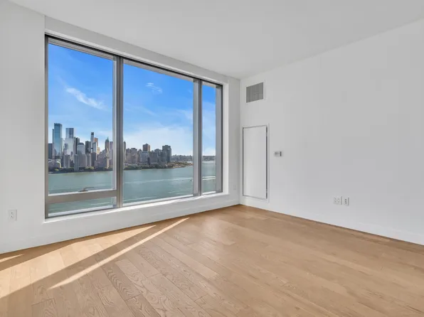 99 Hudson Street image 15 of 49