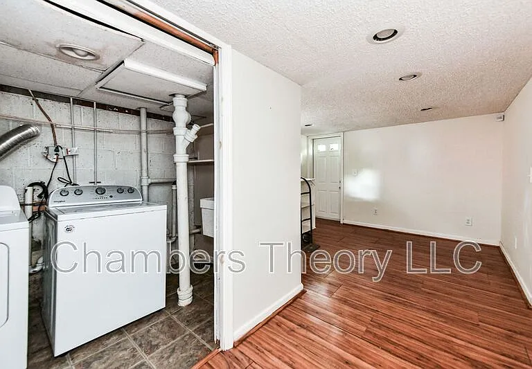 419 S Barton St — Photo 16