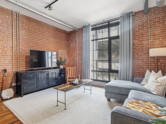 2nd image of 704 Taylor St APT 201