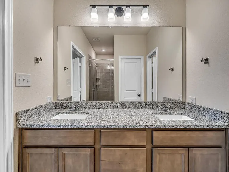 317 W Martin Luther King Dr — Photo 15