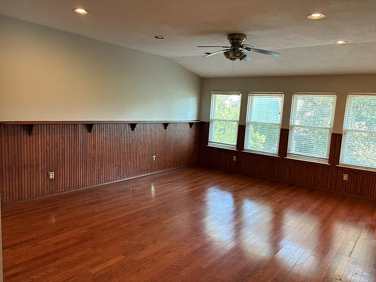 7504 Napier Trl — Photo 14