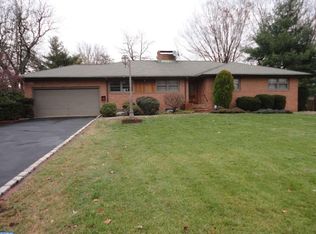 90 Henderson Rd, Kendall Park, NJ 08824