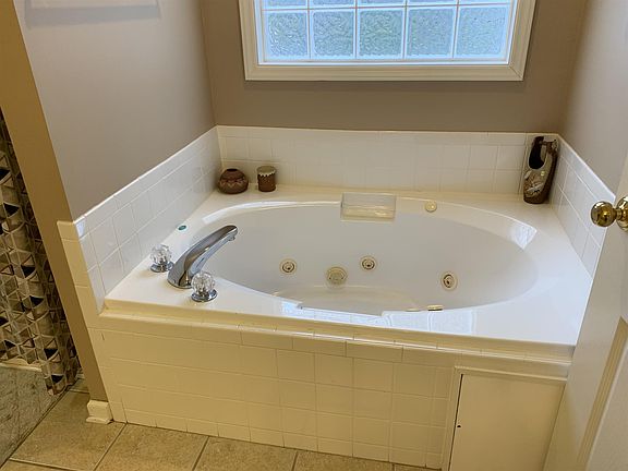 5th image of 707 Shady Grove Dr