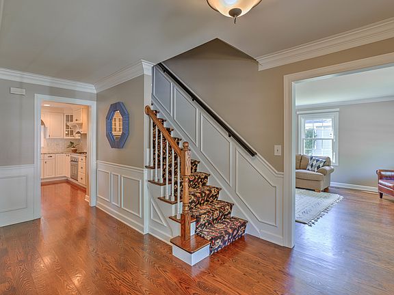 2nd image of 36 Westmoreland Ln