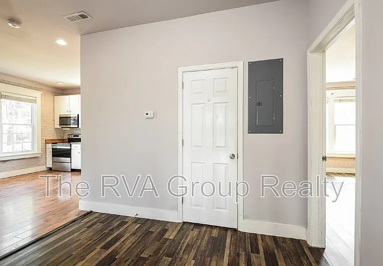 3300 Midlothian Tpke #B — Photo 2