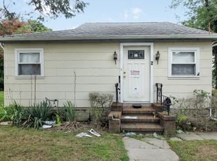 2 Hudson St E, East Rockaway, NY 11518