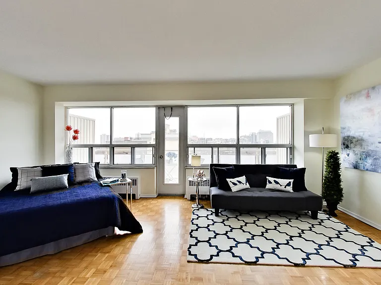 23 Lascelles Blvd — Photo 33