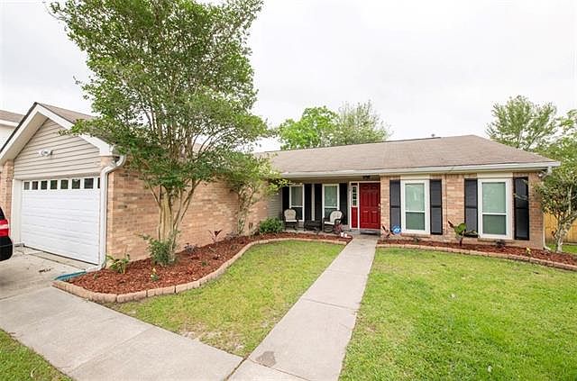 1st image of 138 Willow Wood Dr