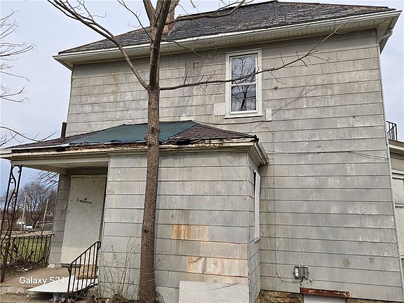 5th image of 727 W High St