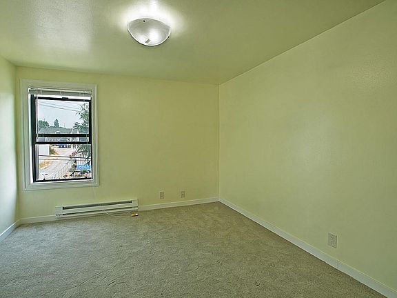 5th image of 10347 Midvale Ave N Unit 1