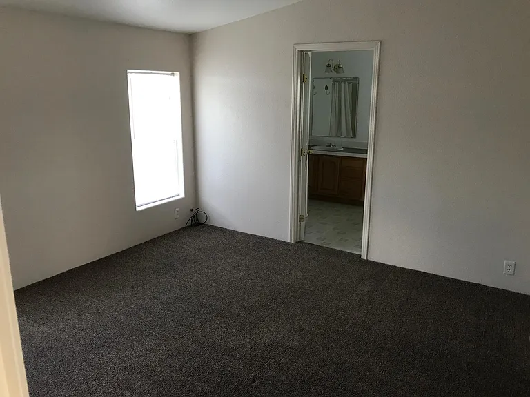 3147 NW 11th Ave — Photo 12