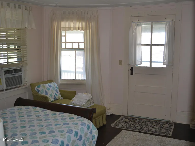 18 Bridge Ave — Photo 12
