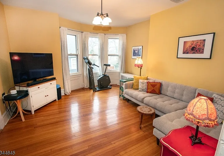 110 Montclair Ave — Photo 35