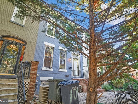 4th image of 104 15th St SE Unit A