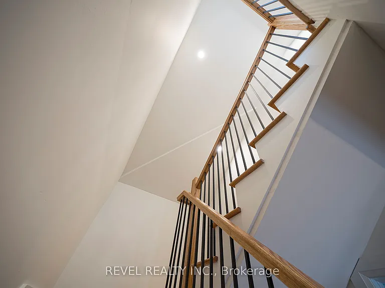 22 Lawrence St — Photo 16