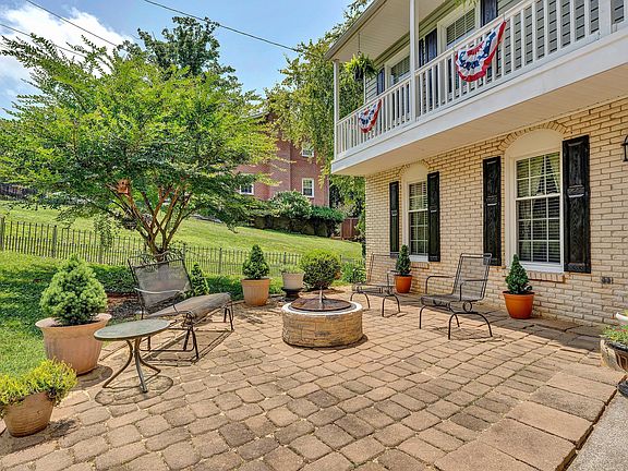 4th image of 1005 Chestnut Mountain Dr