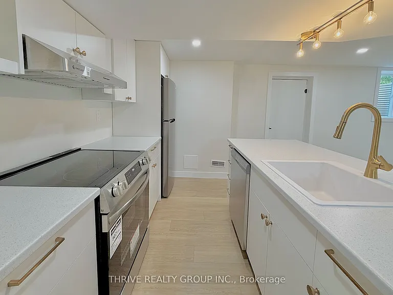 444 Ridgewood Cres #LOWER — Photo 5