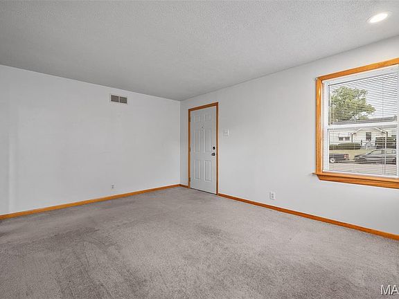 4th image of 9446 Miriam Ave