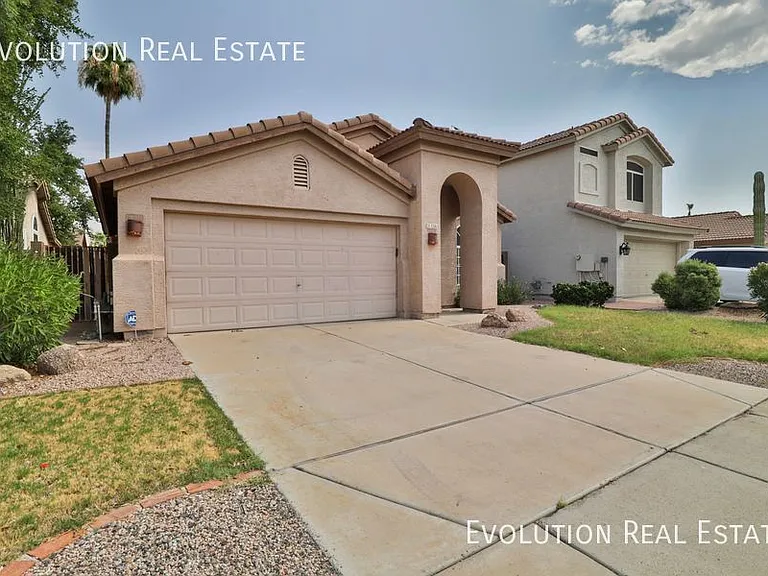 3226 E Sequoia Dr — Photo 1