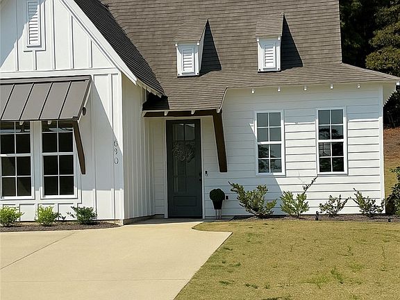 2nd image of 830 Village Dr