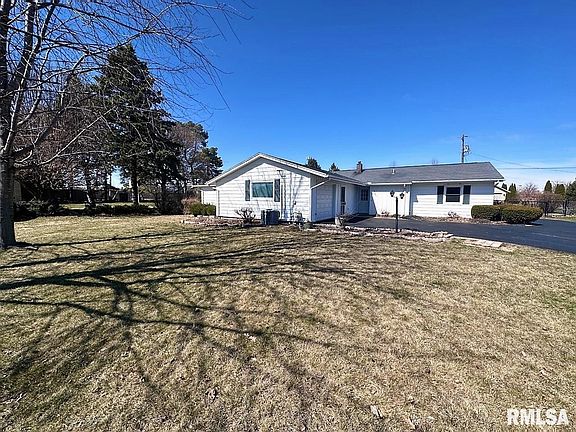 3rd image of 1241 Parkview Cir