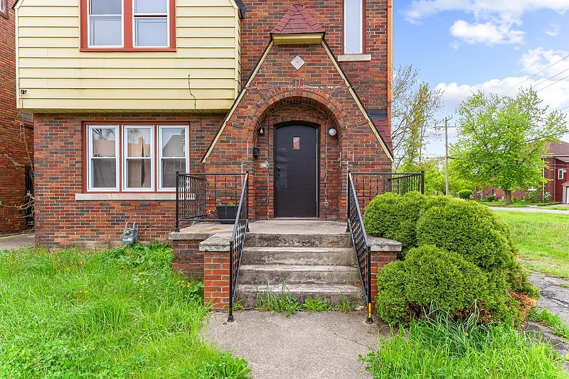 4 bed, 2.5 bath, 1758 sqft, $1,800 — Photo 4