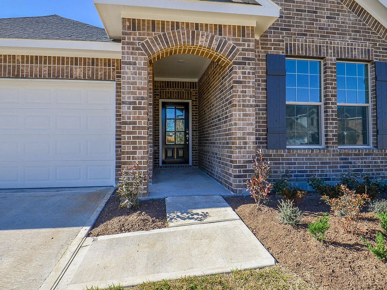 4 bed, 3.0 bath, 2017 sqft, $2,425 — Photo 2