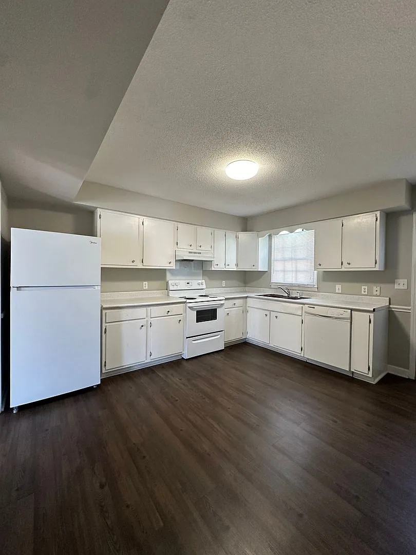 Move-In Ready 2-Bedroom Home with Everyday Convenience — Photo 3