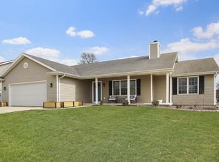 729 Joshua Ln, Lake Geneva, WI
