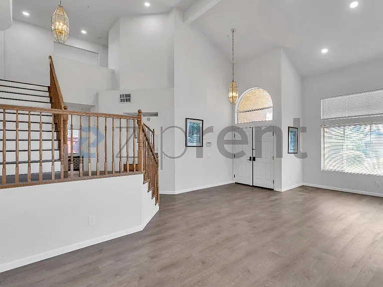 1001 Sandhurst Dr — Photo 10
