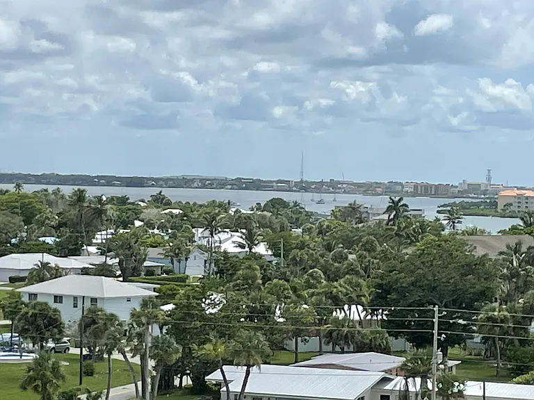 355 S Ocean Dr #807 — Photo 30