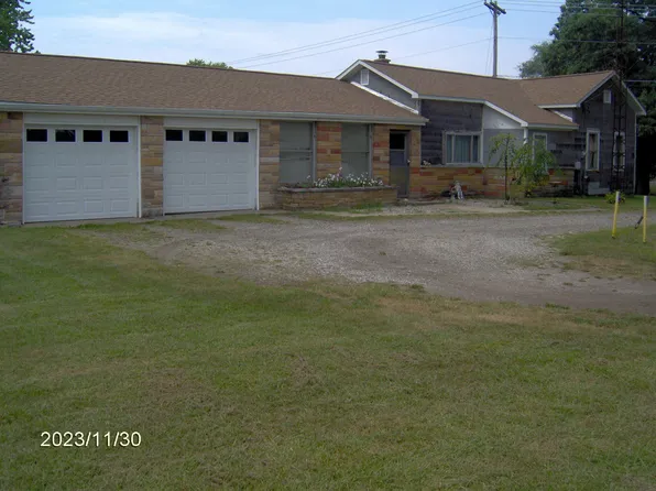 701 E Hoffman St, Three Rivers, MI 49093